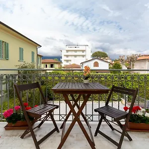 Vacation With 3 Separate And Private Parking Appartamento